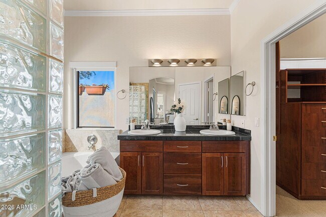 Building Photo - 10318 E Tierra Buena Ln