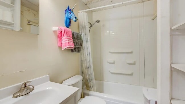 Building Photo - 680 6th St