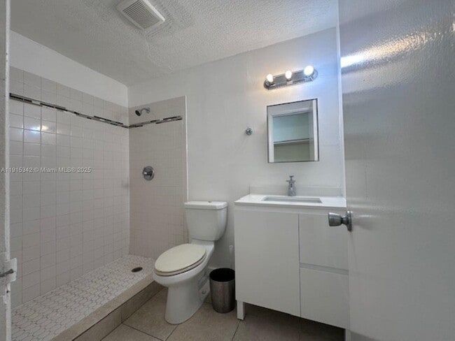 Building Photo - 365 NE 125th St