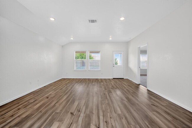 Building Photo - 596 Wyatt Wy