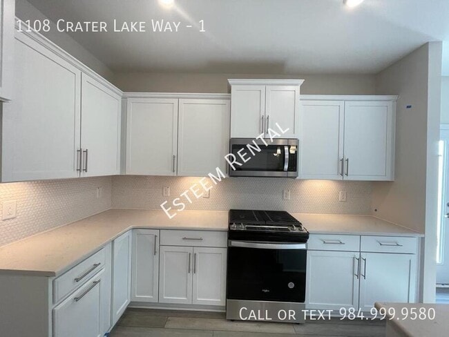 Building Photo - 1108 Crater Lk Wy
