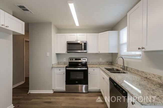 Building Photo - 7912 Allamanda Ave