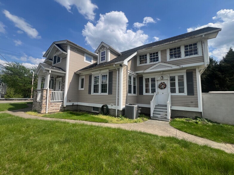 Primary Photo - 605 Piermont Ave