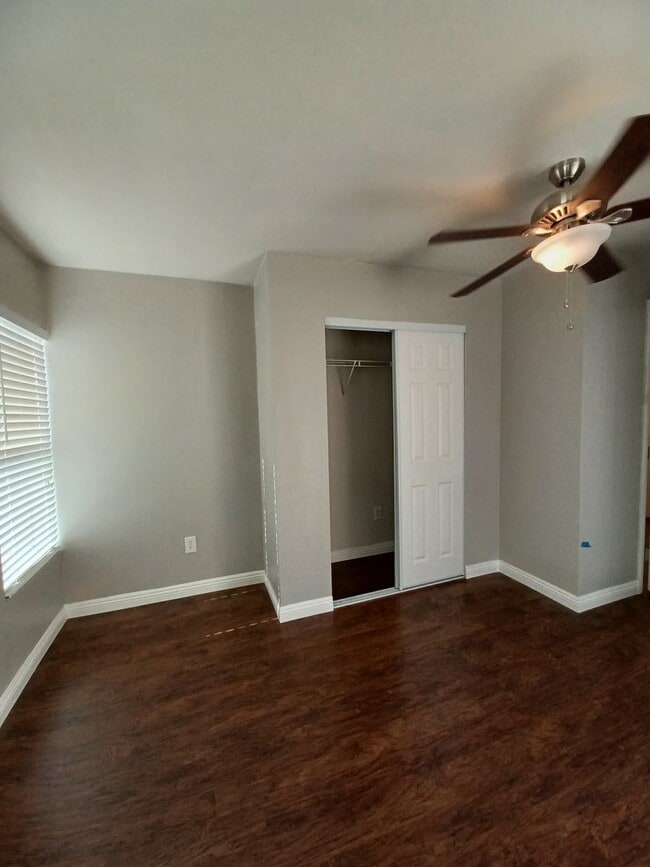 Building Photo - Spacious Tri-Level Home with 4 Bedrooms & ...