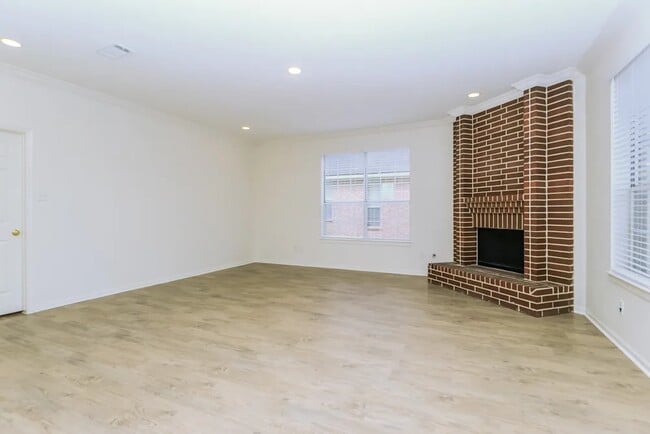 Building Photo - 15 E Trillium Cir