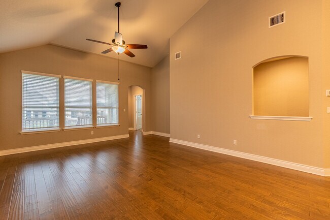 Building Photo - 27462 Paraiso Sands