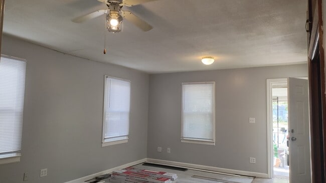 Building Photo - 1107 NW Van Buren St