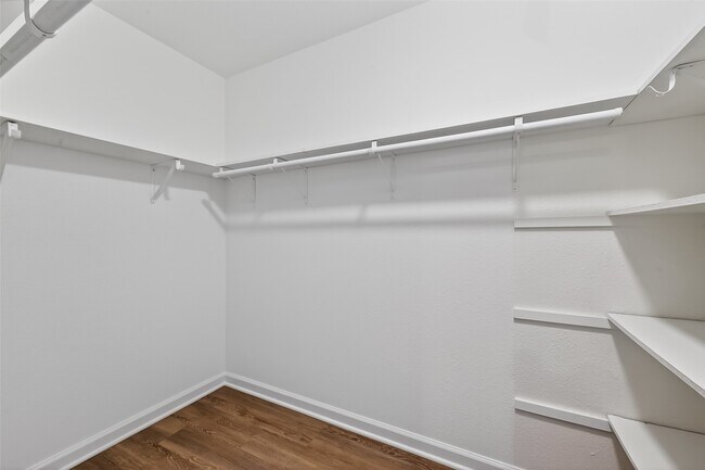 Building Photo - 9538 Ravensworth Dr