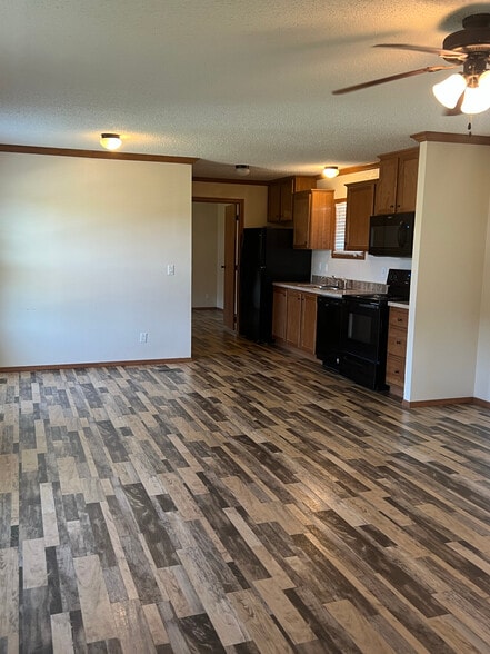 Building Photo - 133 Grand River Dr