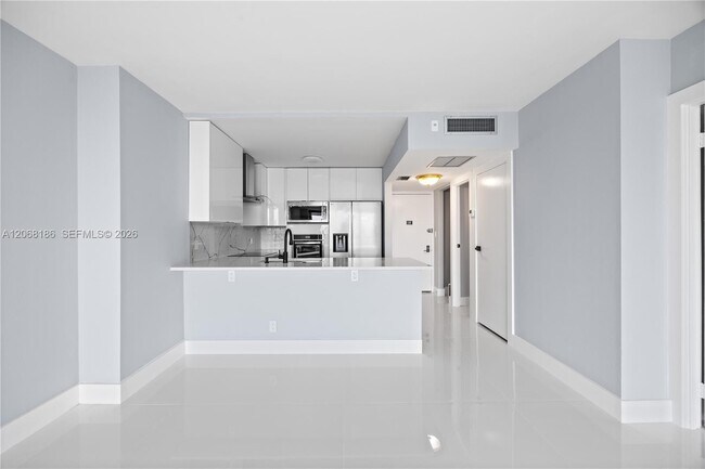 Building Photo - 20335 W Country Club Dr