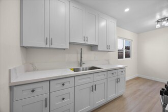 Building Photo - 3539 Delta Ave