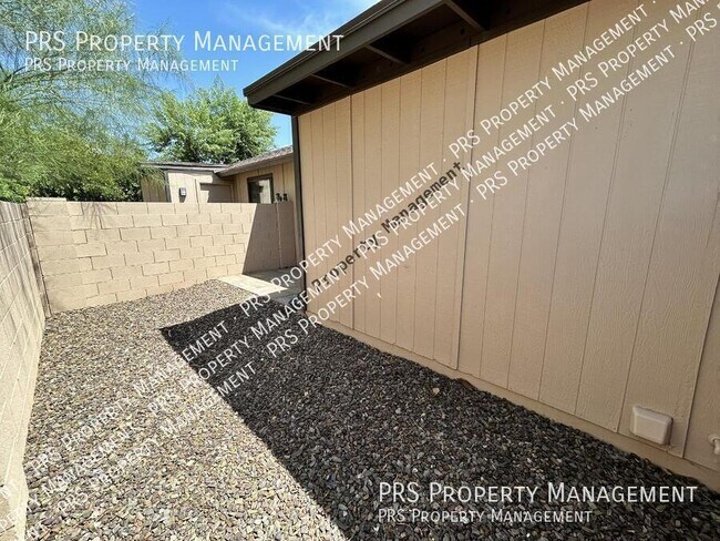 Building Photo - 551 S Lesueur-Unit 2