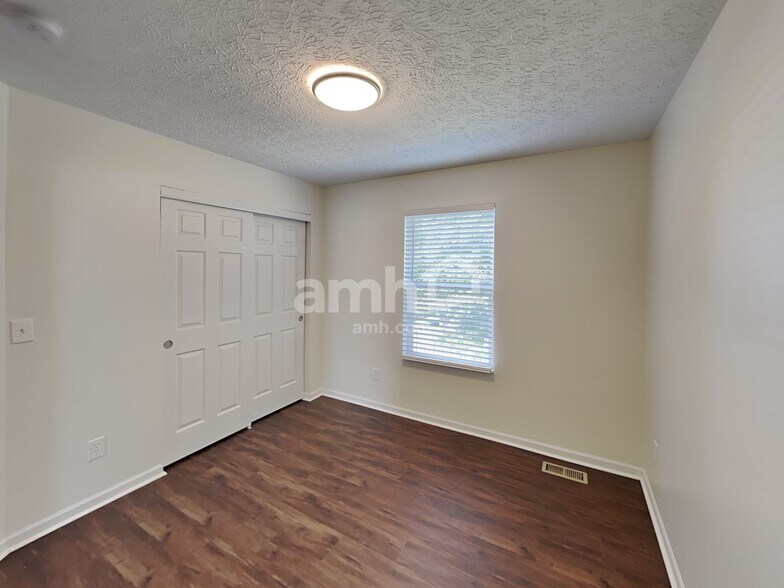 Building Photo - 1320 Wild Horse Dr