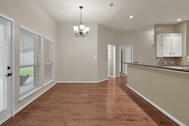 Building Photo - 3030 Hemingway Dr