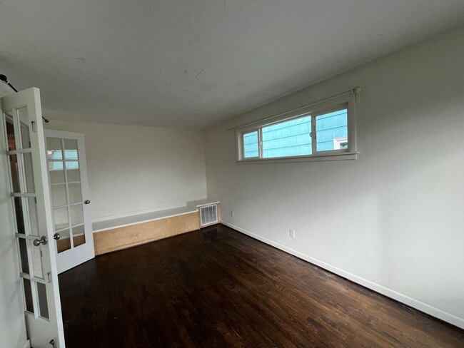 Building Photo - Cozy 3 bed 1 bath Home in Brentwood-Darlin...