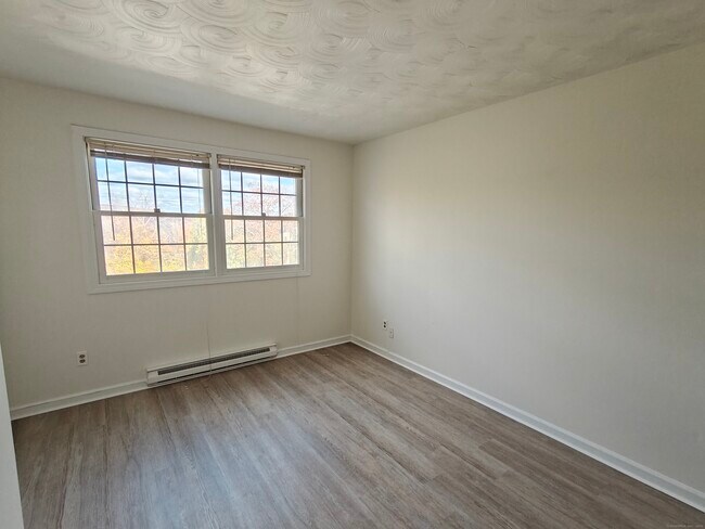 Building Photo - 18 Broadview Hts