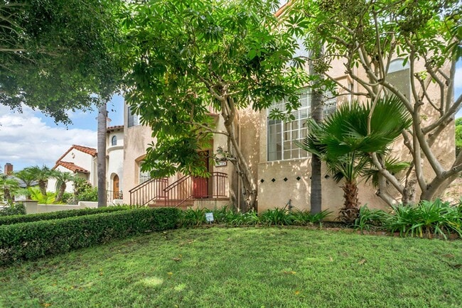Building Photo - Great detached Home in Pacific Beach! Avai...