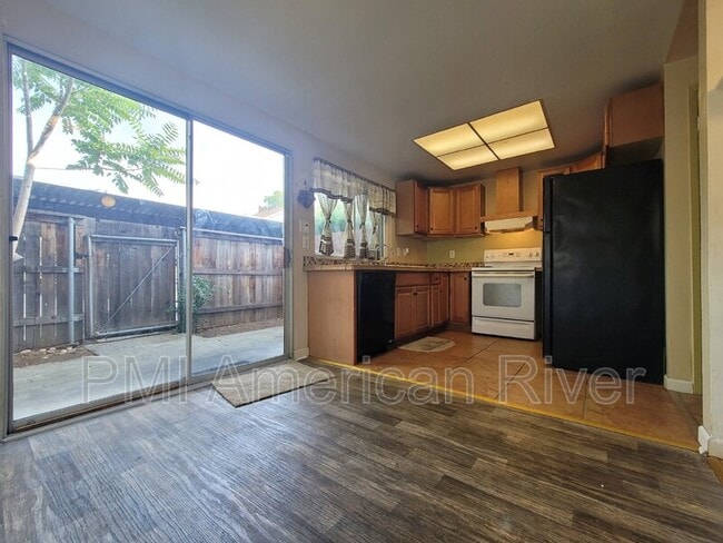 Building Photo - 5125 Gibbons Dr