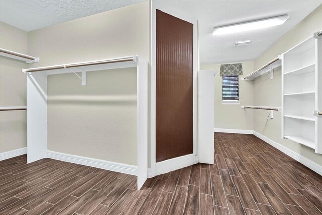 Building Photo - 21135 Kelliwood Park Ln
