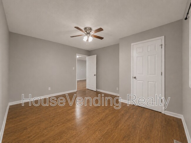 Building Photo - 2214 Highland Rd
