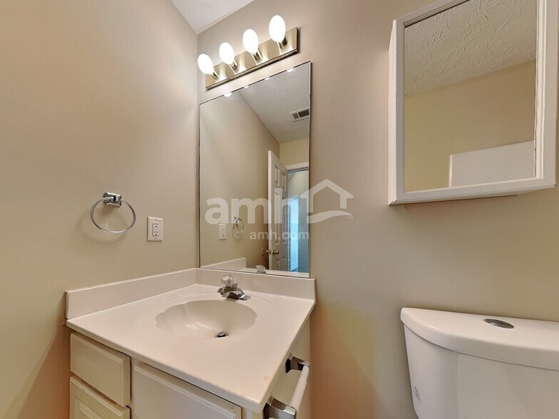 Building Photo - 1795 Charleston Oak Cir