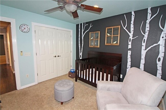 Building Photo - 3803 SW Surrey Ave