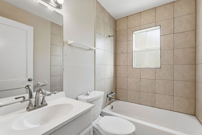 Building Photo - 729 13th Ave N