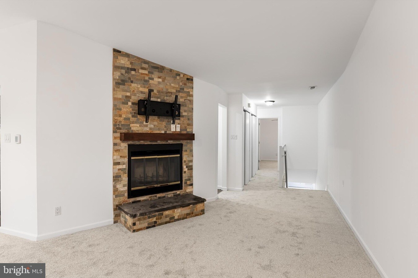 Building Photo - 402B Mulberry Cv