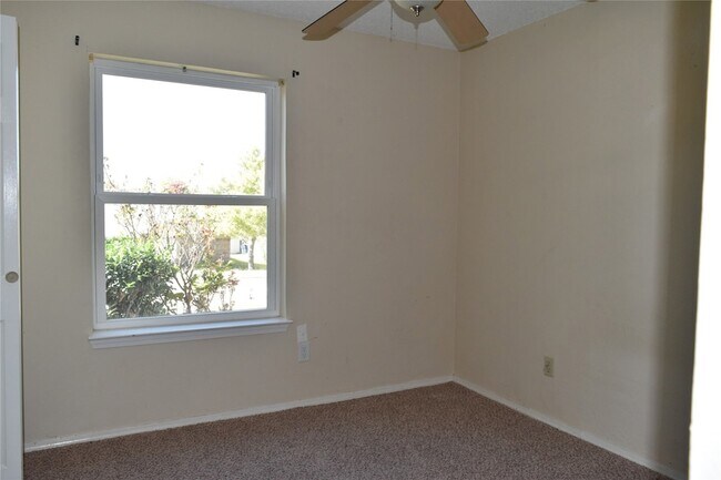 Building Photo - 2014 High Bluff Dr