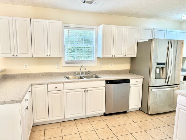 Building Photo - 4BR/2.5BA Open & Bright Lawrenceville Home