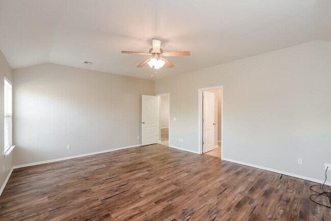 Building Photo - 2110 Bradford Ln