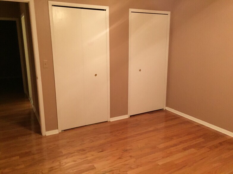 Building Photo - 2928 Belcher Dr