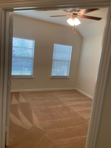 Study or an Office Room - 6214 Heron Dr