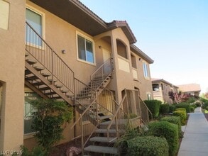 Building Photo - 2305 W Horizon Ridge Pkwy
