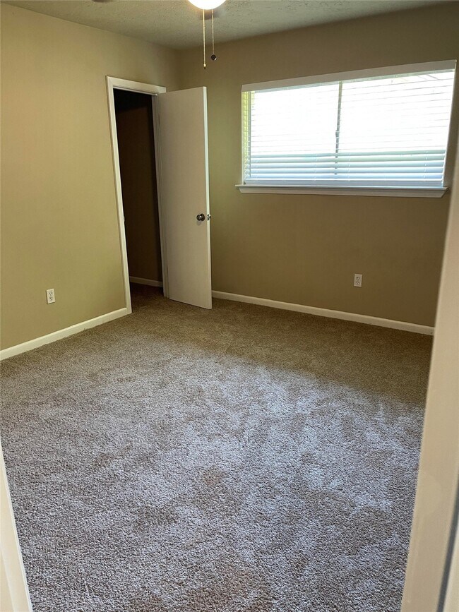 Building Photo - 10306 Twin Hills Ct