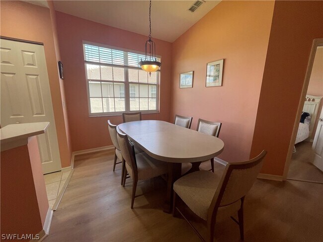 Building Photo - 2021 Crestview Way