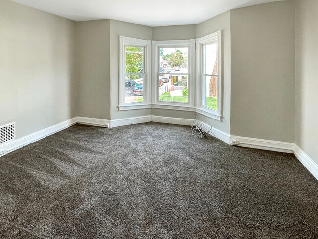 Building Photo - 334 Oak St