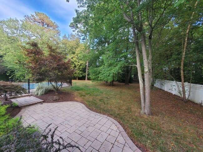 Building Photo - Beautiful, large home with finished baseme...