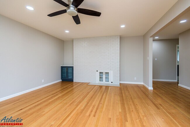 Building Photo - Beautiful Home | Remodeled | Desirable Location