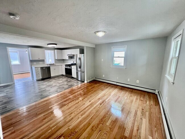 Building Photo - 15 1st St