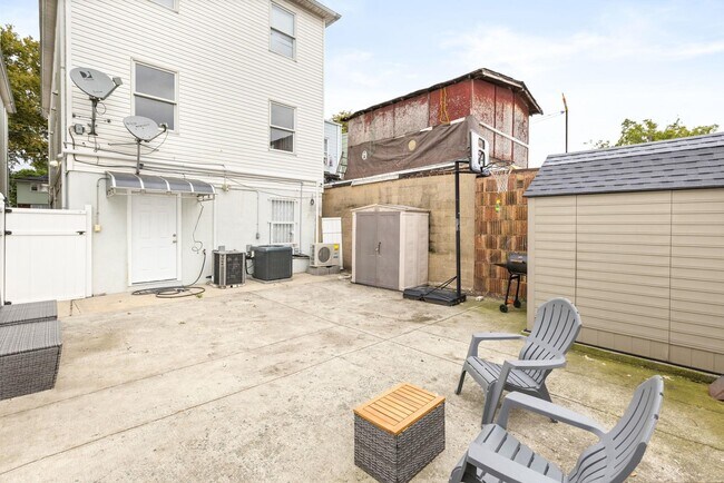 Building Photo - 359 Cator Ave