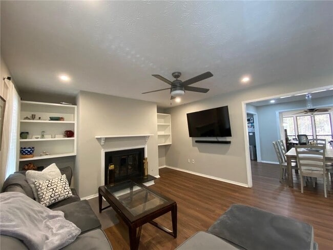 Building Photo - 704 Dunbar Dr