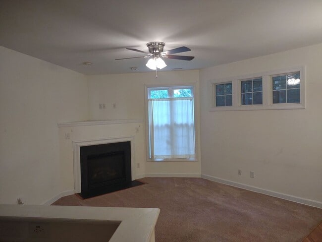 Building Photo - Lovely 2 Bedroom House | Great Location!