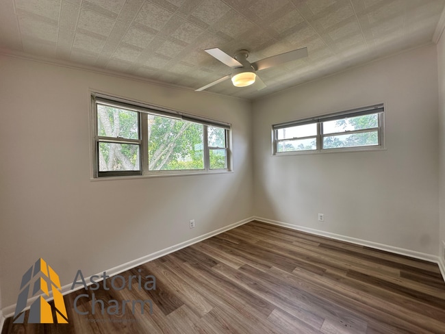 Building Photo - Spacious 4 Bedroom + Den Home with Private...