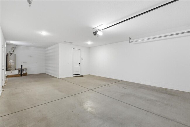 Building Photo - 2225 N 140th Dr