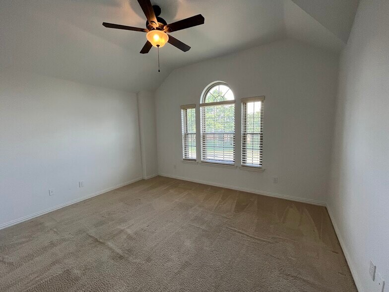Building Photo - 104 Misty Glen Ln