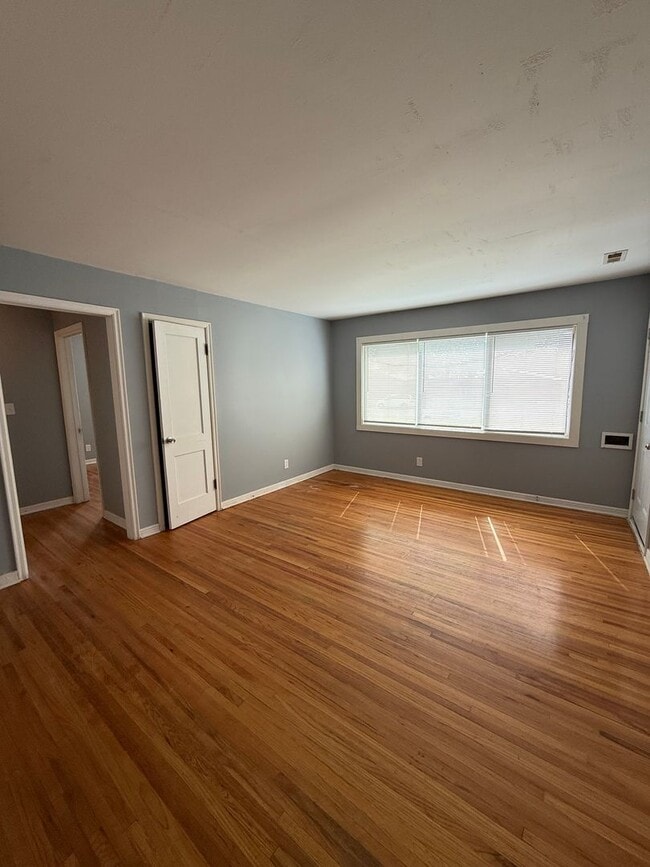 Building Photo - 638 S Woodlawn Blvd