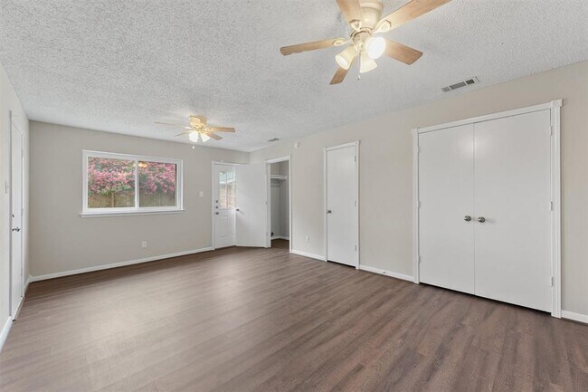 Building Photo - 7103 Foxway Ln