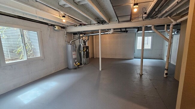 Building Photo - Spacious Newly Renovated Home