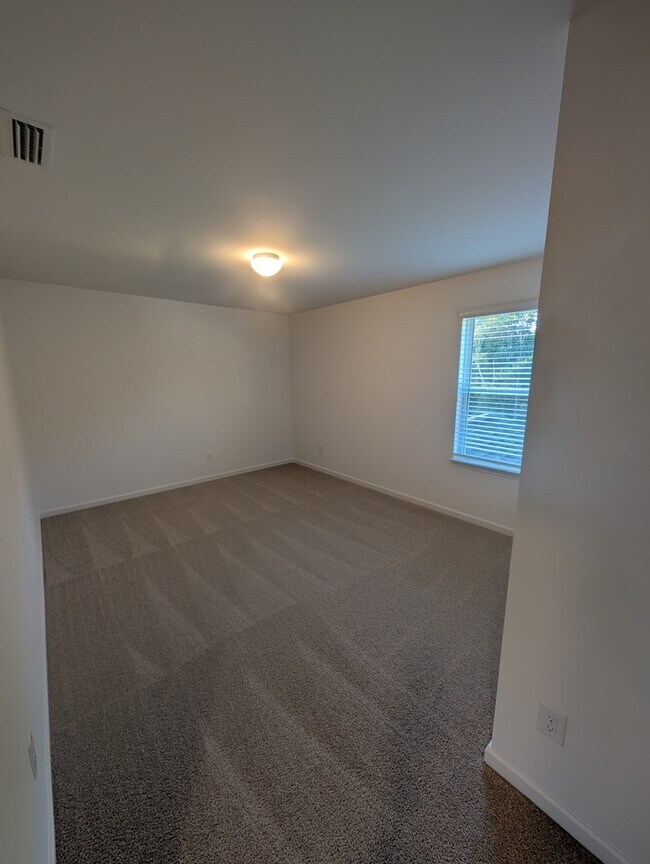 Building Photo - BRAND NEW 4BD/2.5 Home in the Stonebridge ...